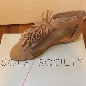 Sole society sz 7 fringe suede tan zip up sandals
